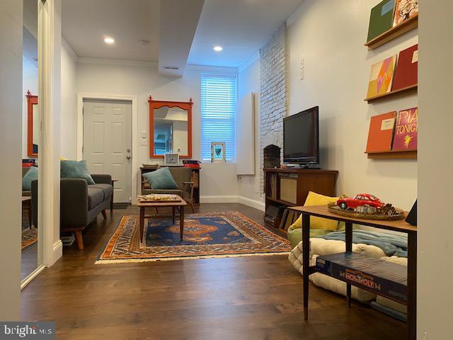 Building Photo - 513 S Regester St