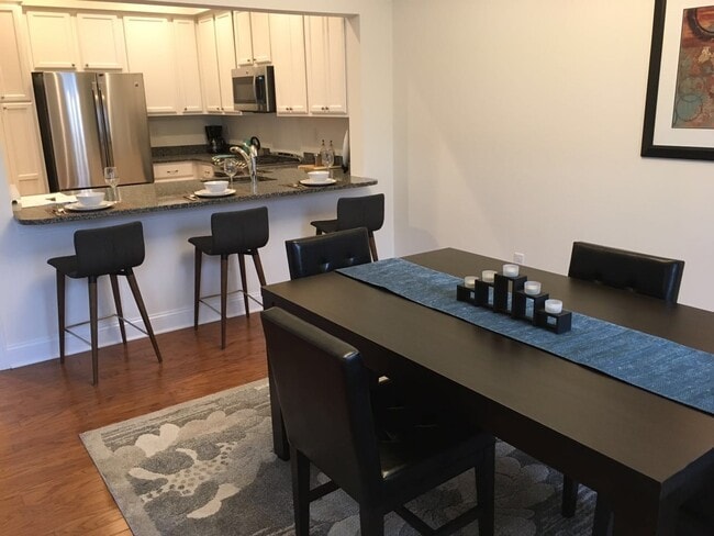 Building Photo - 8 Sherwood St Unit 5-1A