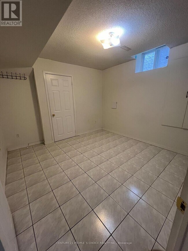 Photo - 558 Kaiser Dr