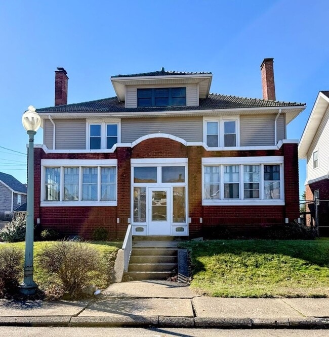 Building Photo - 3300 6th St SW Unit 1