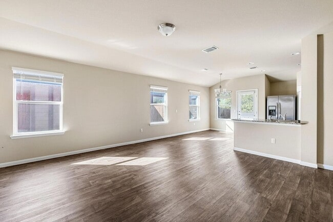 Photo - 910 Comal Run