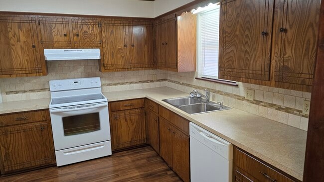 Kitchen - 408 N Joplin Pl Unit B