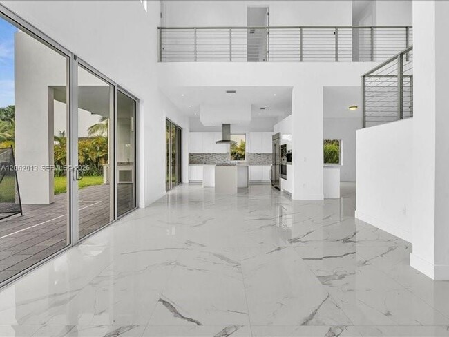 Photo - 16644 Botaniko Dr N