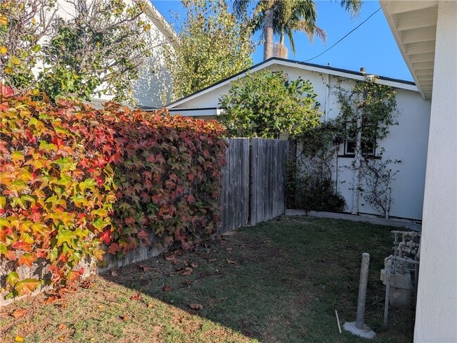 Building Photo - 233 Flower St