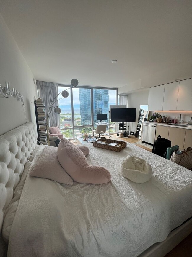 Building Photo - Central AC. Two Swimming Pools. Ocean view. (RRLLC) Unit 1910