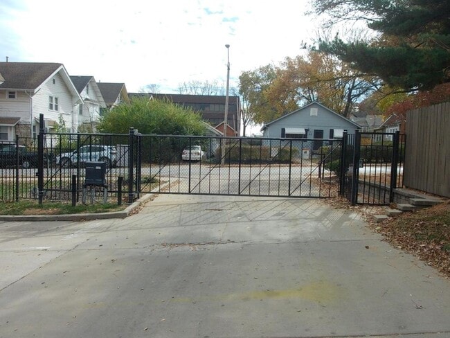 Photo - 909 W 41st Pl