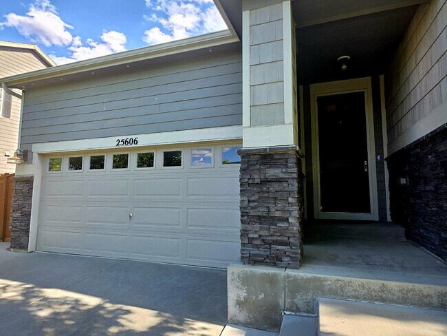 Updated 3-Bedroom Ranch in the Traditions Neighborhood – Move-In Incentives Available