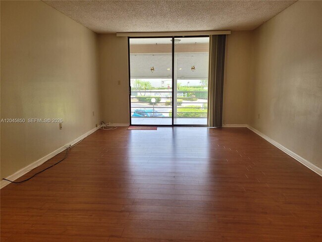 Building Photo - 1800 N Lauderdale Ave Unit 1210