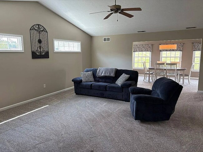 Building Photo - 8446 Creekview Ln Unit 2 Rental