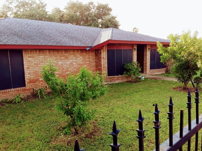 Building Photo - 6301 Well Spring Rd Unit 1