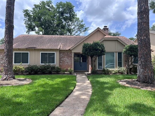 Building Photo - 2827 Fontana Dr Rental