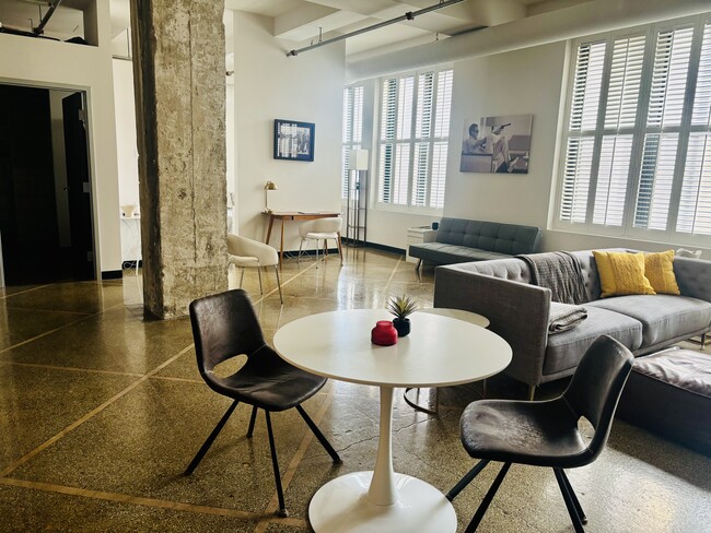 Photo - 350 Saint Peter St Unit 608