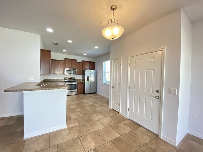 Photo - 3 Bedroom / 2.5 Bath / 2 Car Garage Townho...