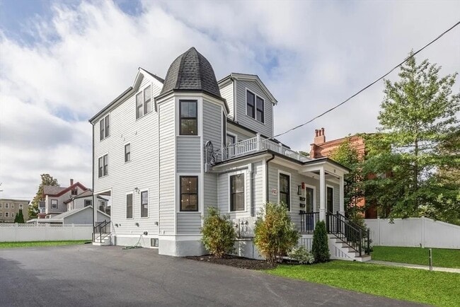 Building Photo - 12 George St Unit Residence at Royall Park