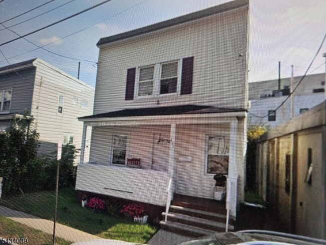 Photo - 426 Tompkins St
