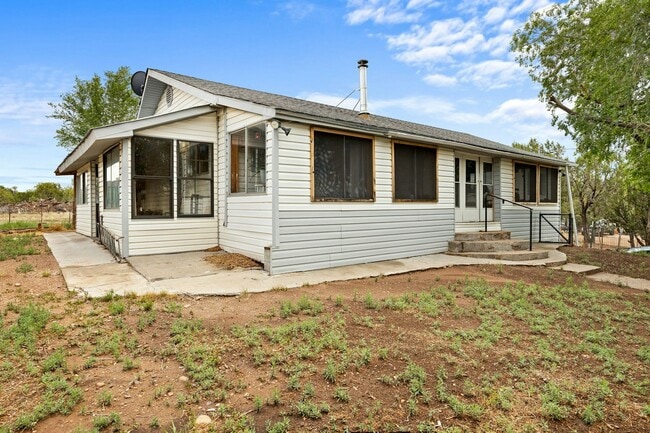 Photo - 5066 Iris St