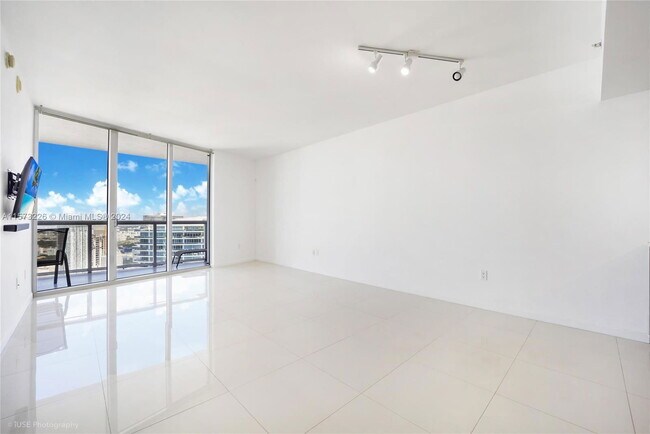 Photo - 465 Brickell Ave Unit 5606