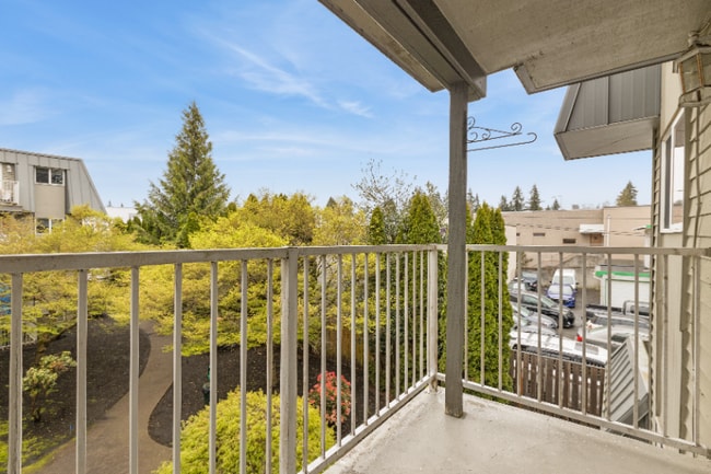 Photo - 11540 Pinehurst Way NE Unit 206