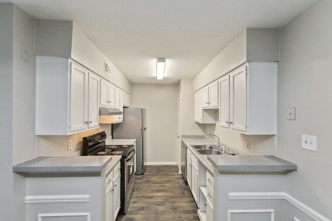 Building Photo - Hampton House