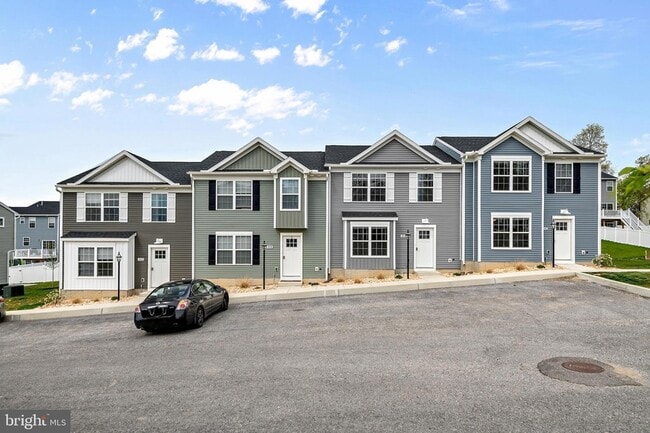 Building Photo - 2639 Maplewood Cir Rental