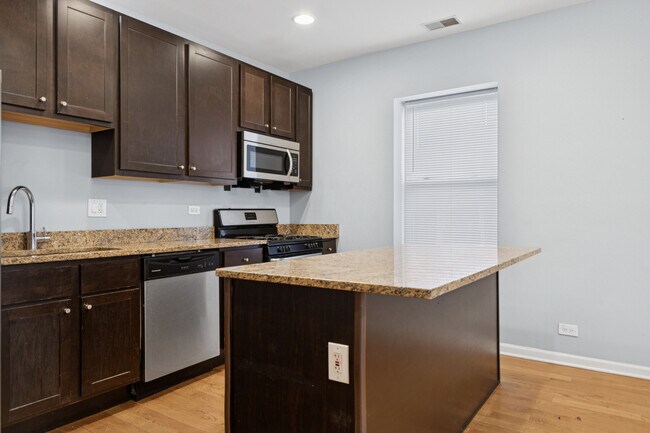 Photo - 9222 S Laflin St