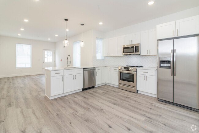Building Photo - 2429 W Thompson St Unit #A Rental