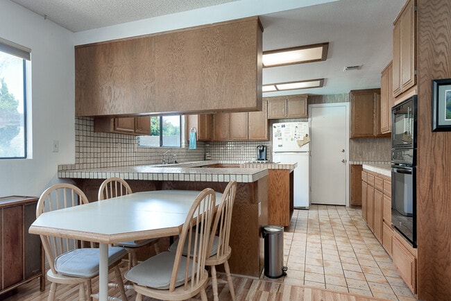 Photo - 465 El Rancho Vista N