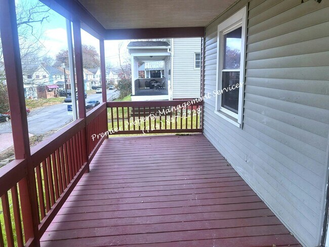 Photo - 1303 Wade St