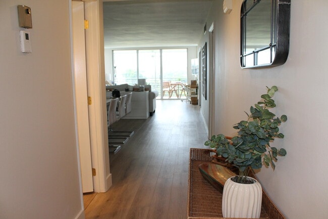 Photo - 3520 Oaks Way Unidad 607