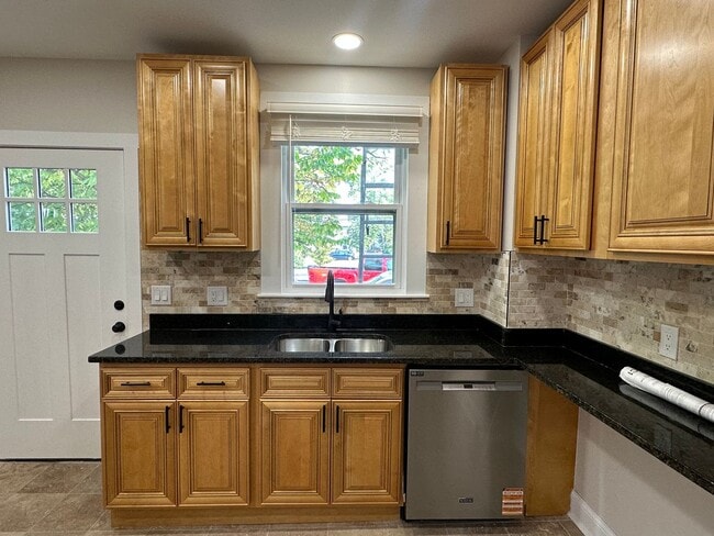 Building Photo - 182-184 E. Tompkins St. Unit 182 Rental