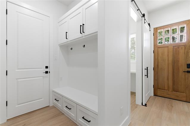 Photo - 200 Dover Dr