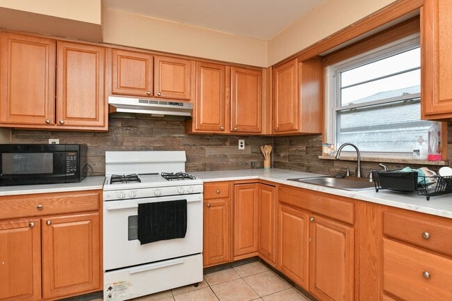 Photo - 207 Manhattan Ave Unit 2