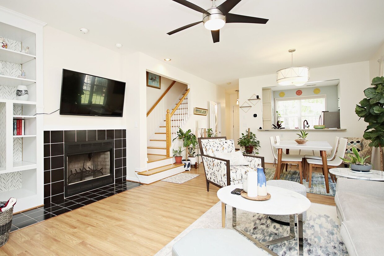 Light-Filled Forest Lakes Townhome - Light-Filled Forest Lakes Townhome