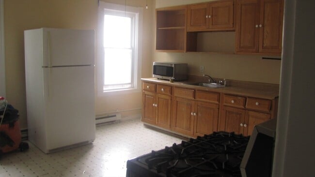 Building Photo - 110 Daniels St Unit 2R