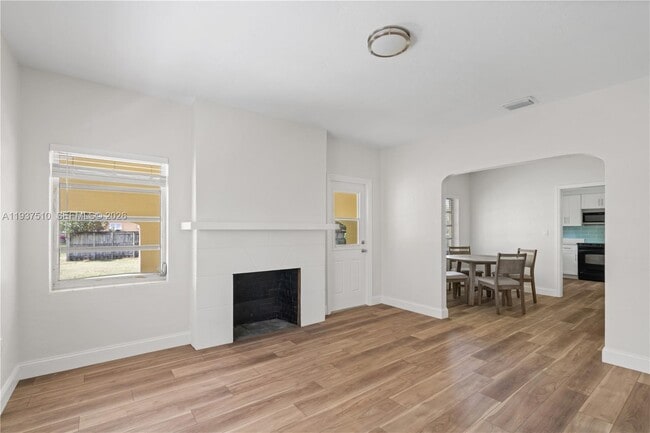 Photo - 27 NW 21st St