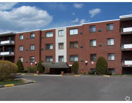 Building Photo - 900 Governors Dr Unit 1 Rental