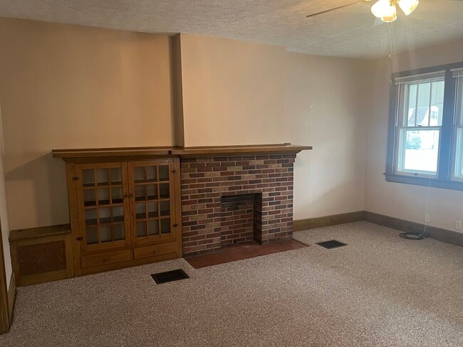 225 E Allen St Unidad 225 East Allen Street