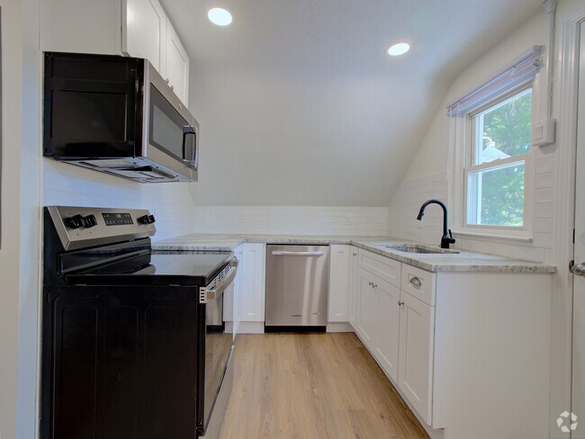 Building Photo - 16 Benham Rd Rental