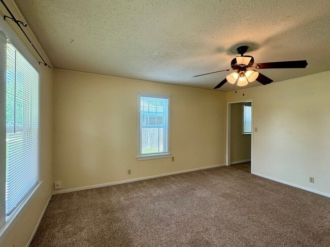 Photo - 2 Bedroom Home in Haysville, KS