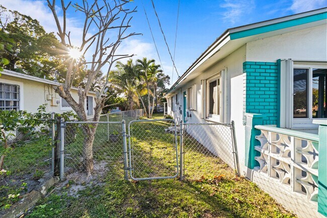 Photo - Comfortable Oakland Park Living - 3BR with Outdoor Space