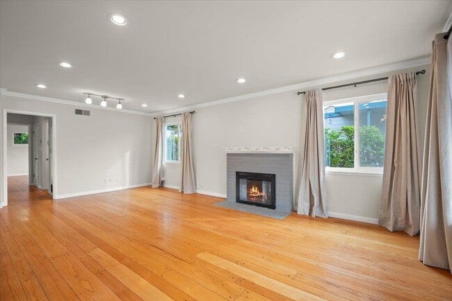 Photo - 18500 Crest Ave