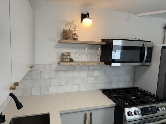 Photo - 1653 1/2 Bayview Dr Unit 1 Bed - 1 Bath