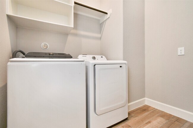 Photo - 5042 Albany Shores Ln