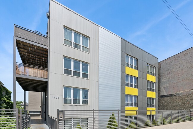 Building Photo - 1708 W Cermak Rd Unit 3W