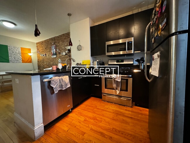 Building Photo - 14 Parker Hill Ave Unit 2