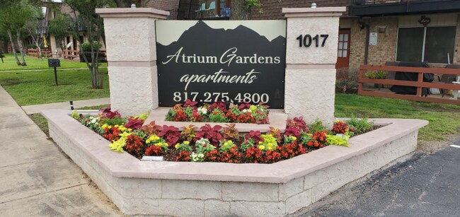 Photo - 1023 W Pioneer Pkwy Unit Apt