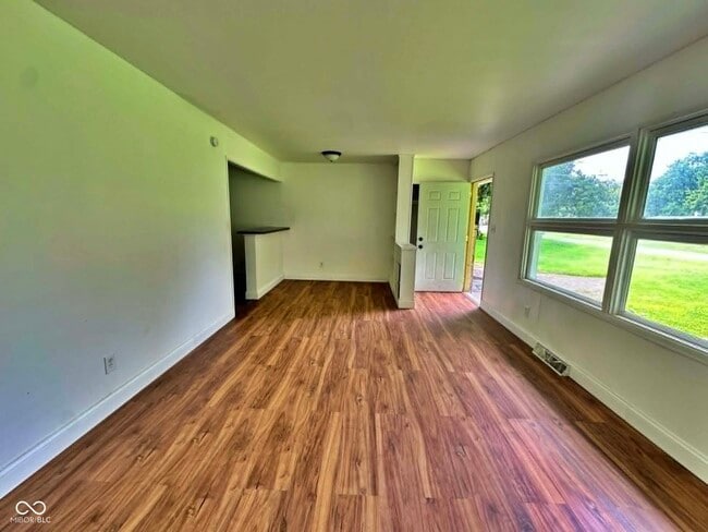 Photo - 2725 Kristen Dr W