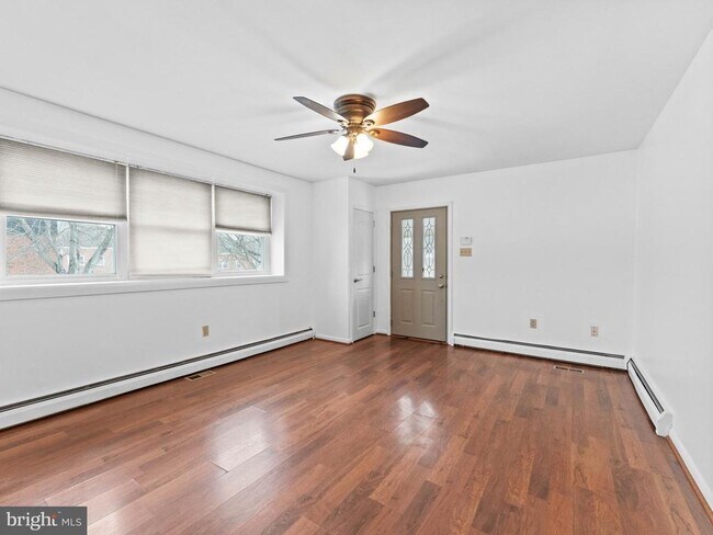 Photo - 912 Bergen St