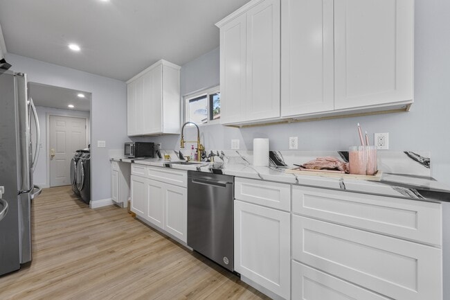 Photo - 341 E 91st St