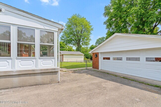 Photo - 3017 Debera Way